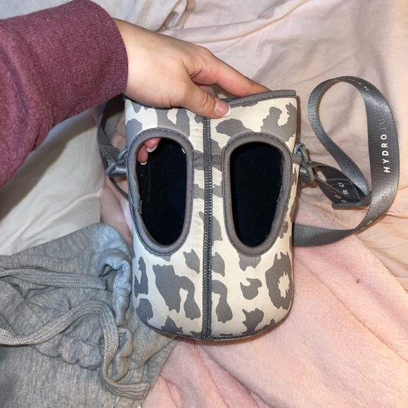 Hydro jug carrier in cheetah print - Picture 2 of 3